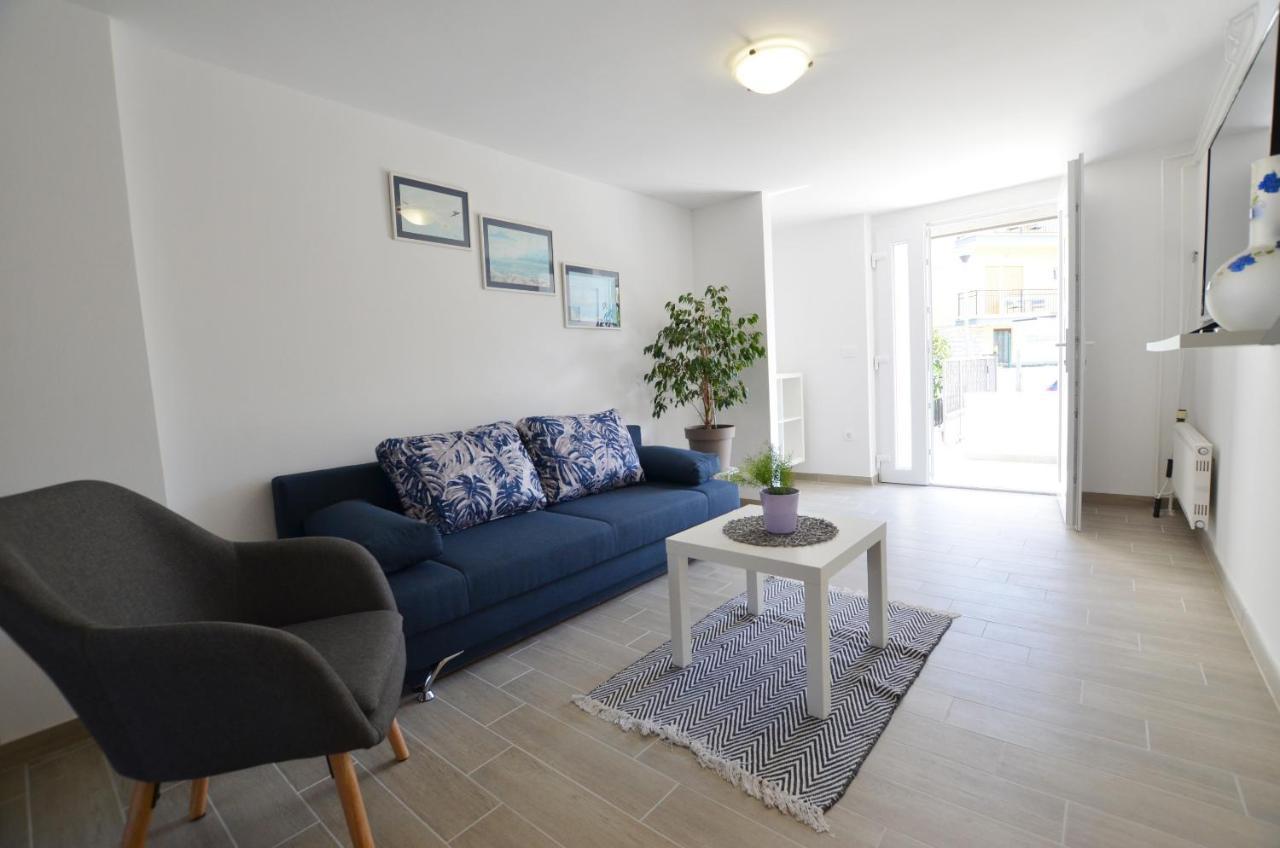 Katy Apartment Ровин Екстериор снимка