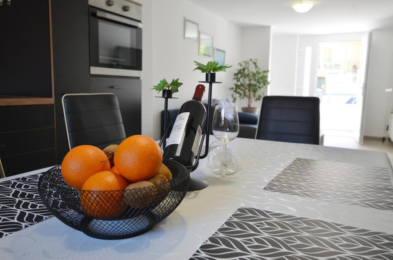 Katy Apartment Ровин Екстериор снимка