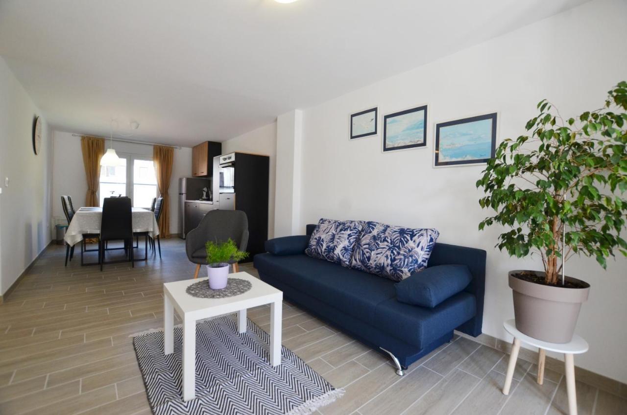 Katy Apartment Ровин Екстериор снимка