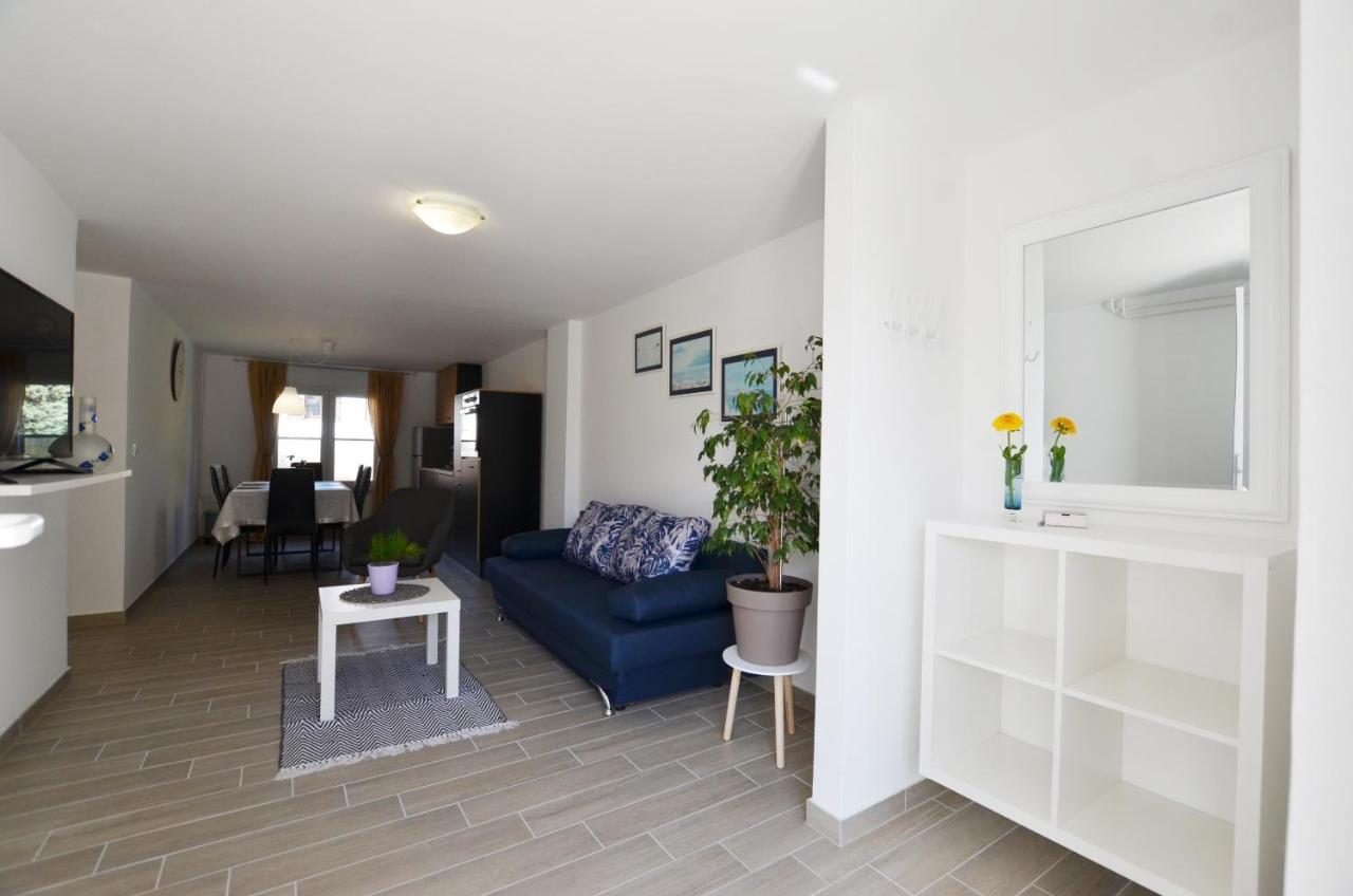 Katy Apartment Ровин Екстериор снимка