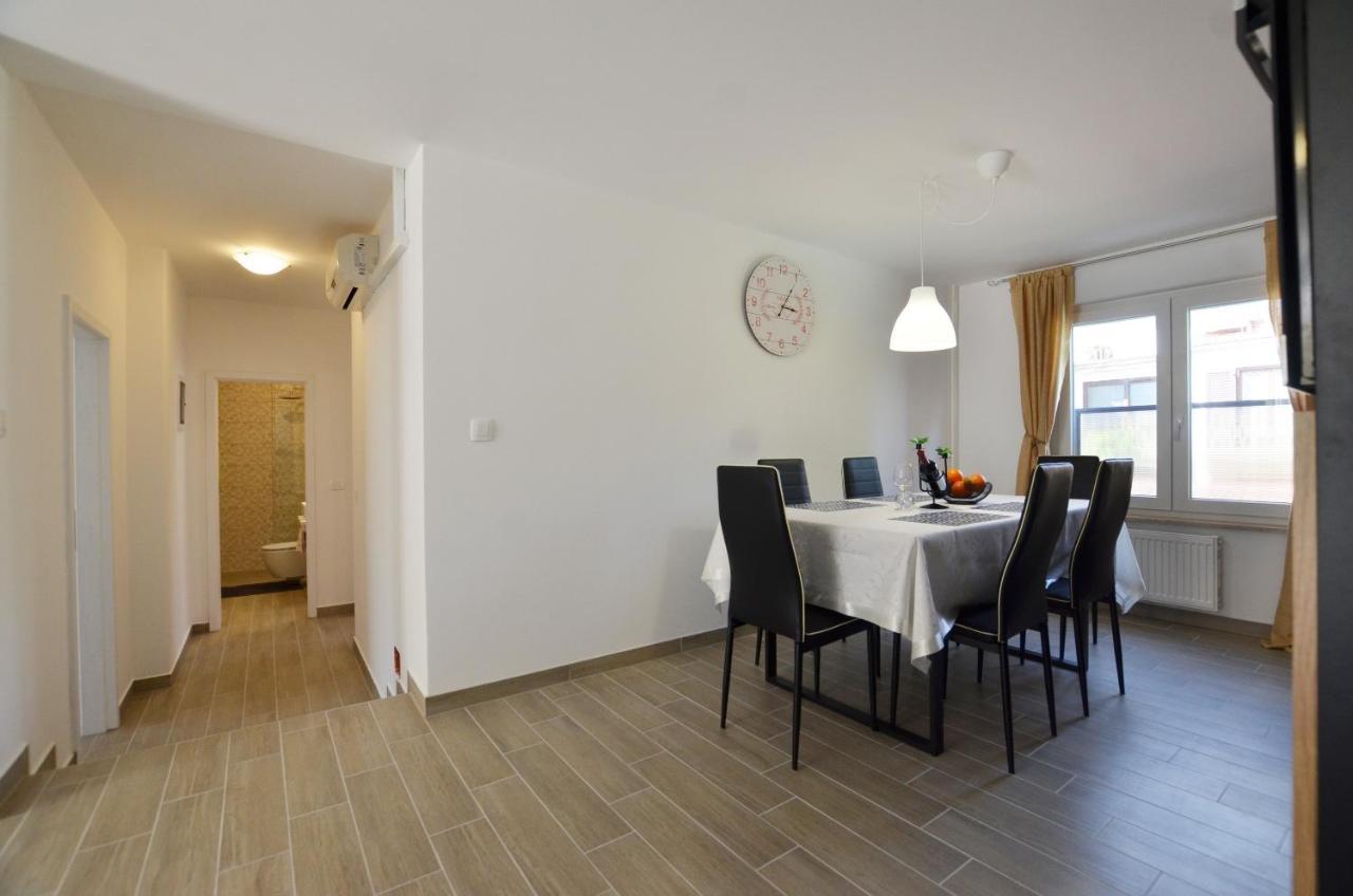 Katy Apartment Ровин Екстериор снимка